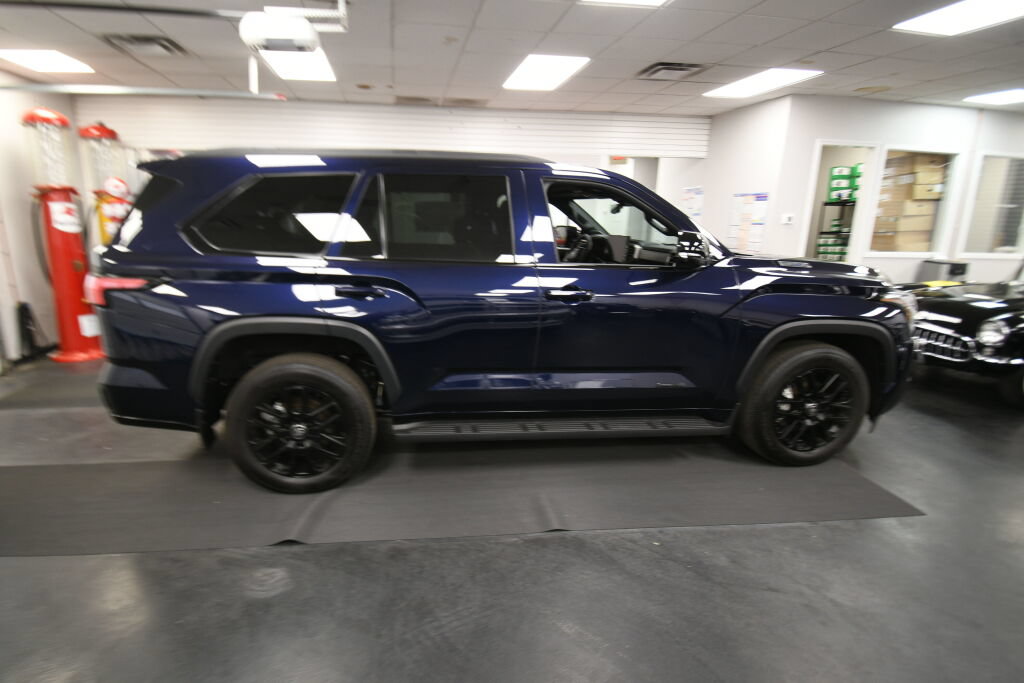 Certified 2025 Toyota Sequoia Limited w/ Tow Technology Package AWD/4WD image 9