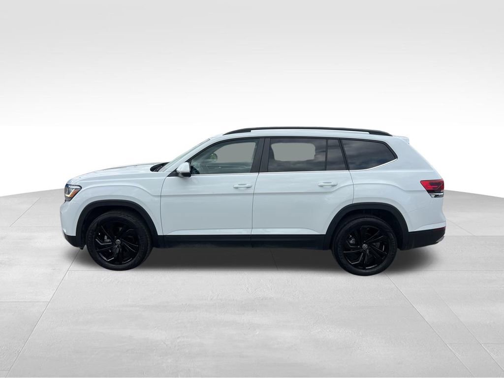 Used 2023 Volkswagen Atlas SE w/ Black Wheel Package image 4