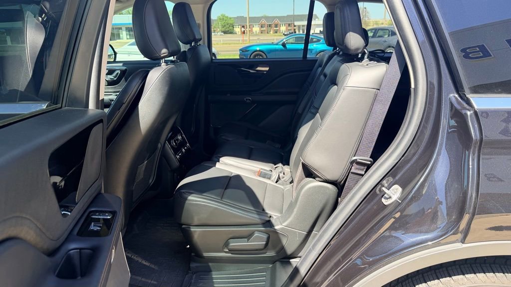 Used 2023 Lincoln Aviator AWD image 11