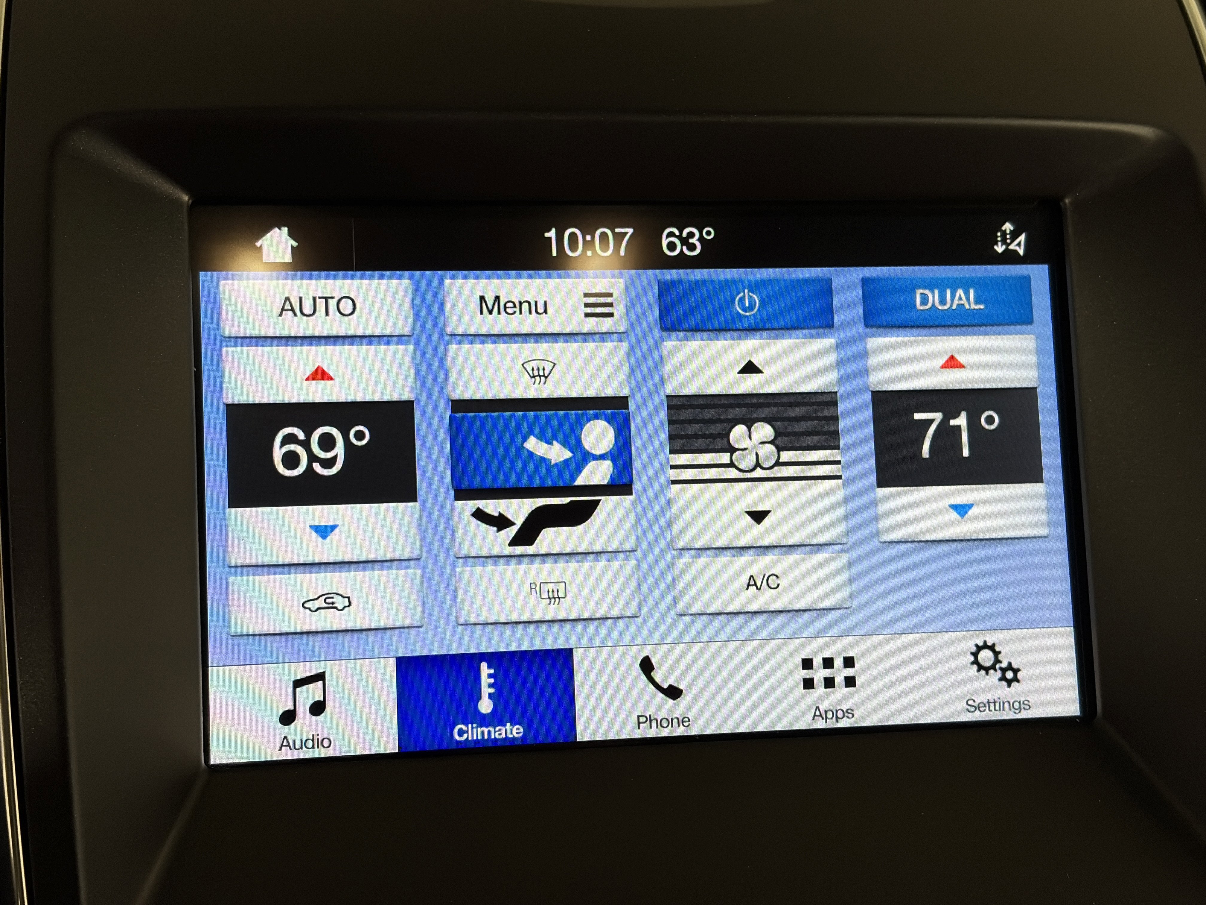 Used 2019 Ford Edge Titanium w/ Cold Weather Package image 22