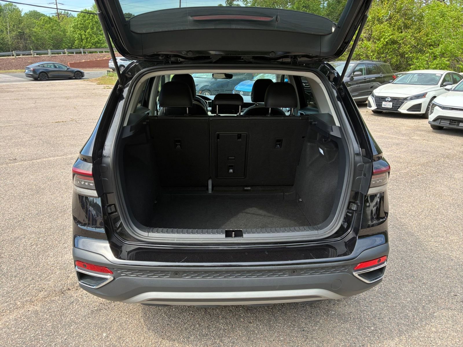 Used 2025 Volkswagen Taos SE FWD image 31