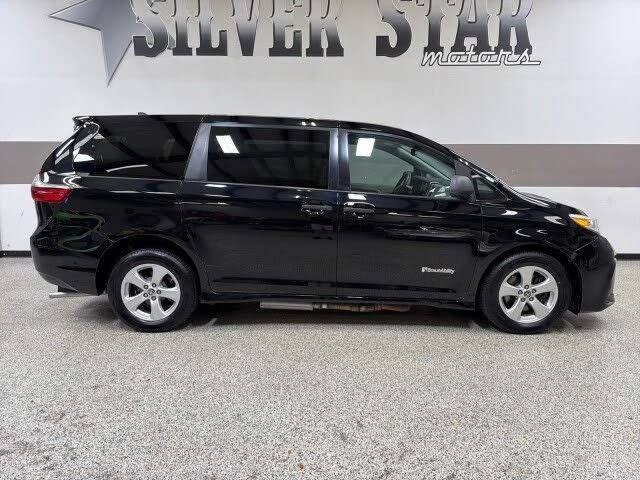 Used 2020 Toyota Sienna L FWD image 31