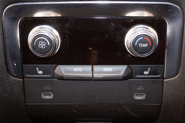Used 2022 GMC Yukon XL Denali w/ Denali Premium Package image 19