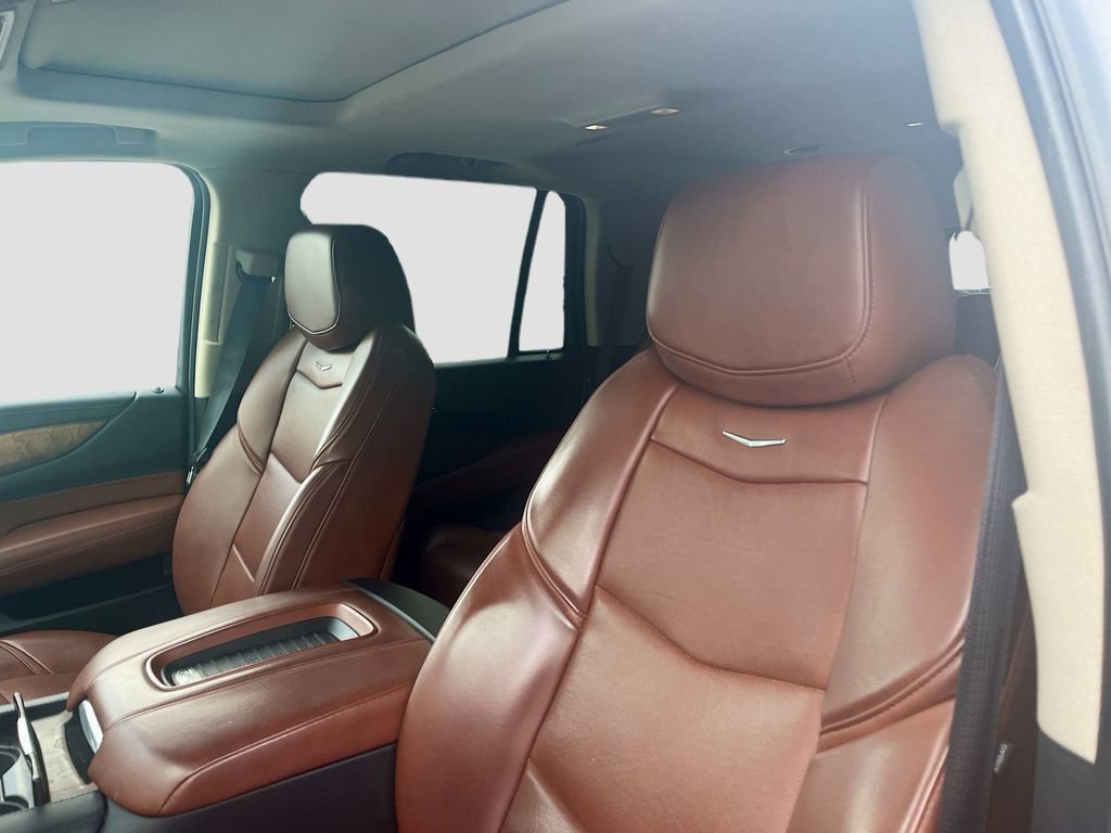 Used 2020 Cadillac Escalade Luxury w/ Escalade Sport Edition AWD/4WD image 22
