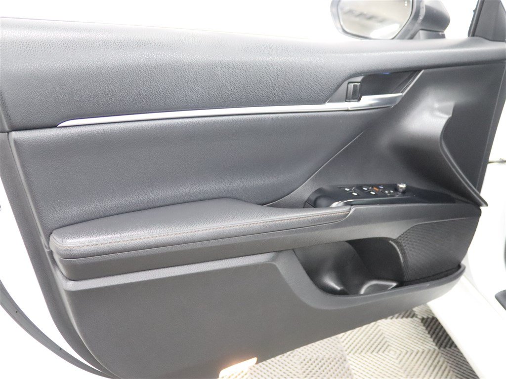 Used 2020 Toyota Camry XLE FWD image 15
