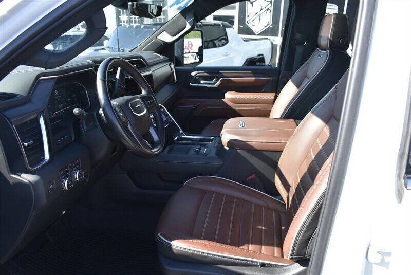 Used 2024 GMC Sierra 3500 Denali Ultimate image 13