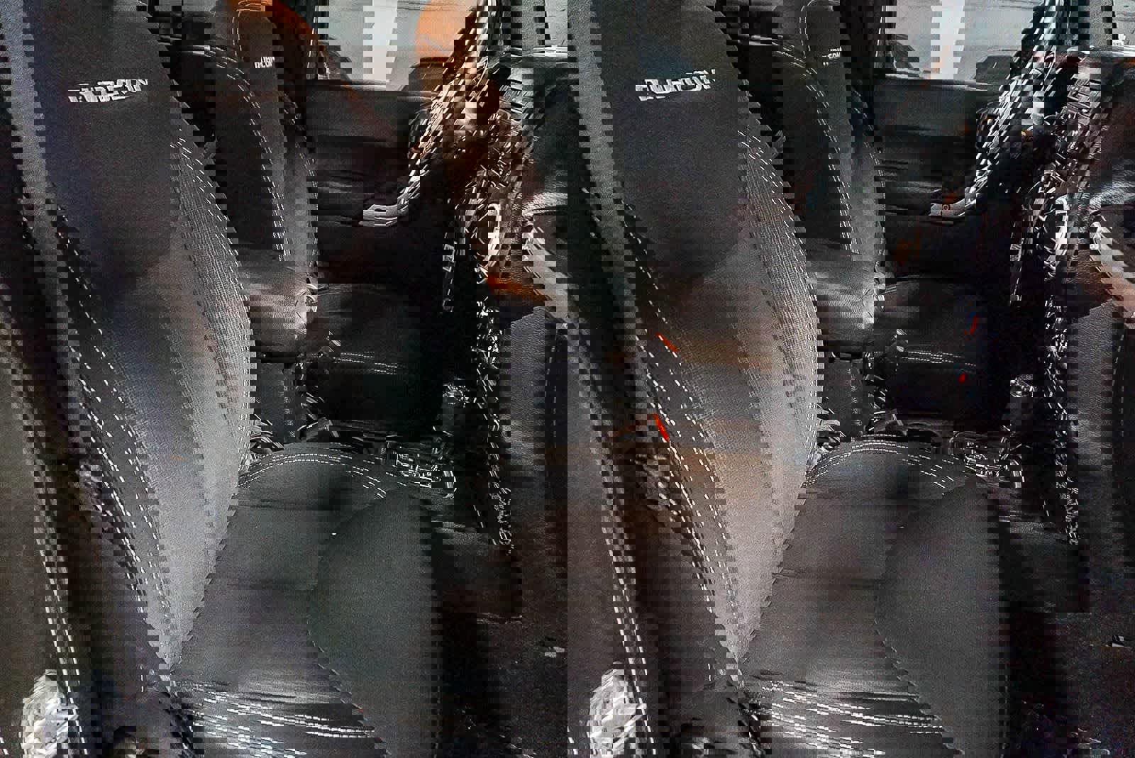 Used 2016 Jeep Wrangler Unlimited Rubicon w/ Connectivity Group image 19