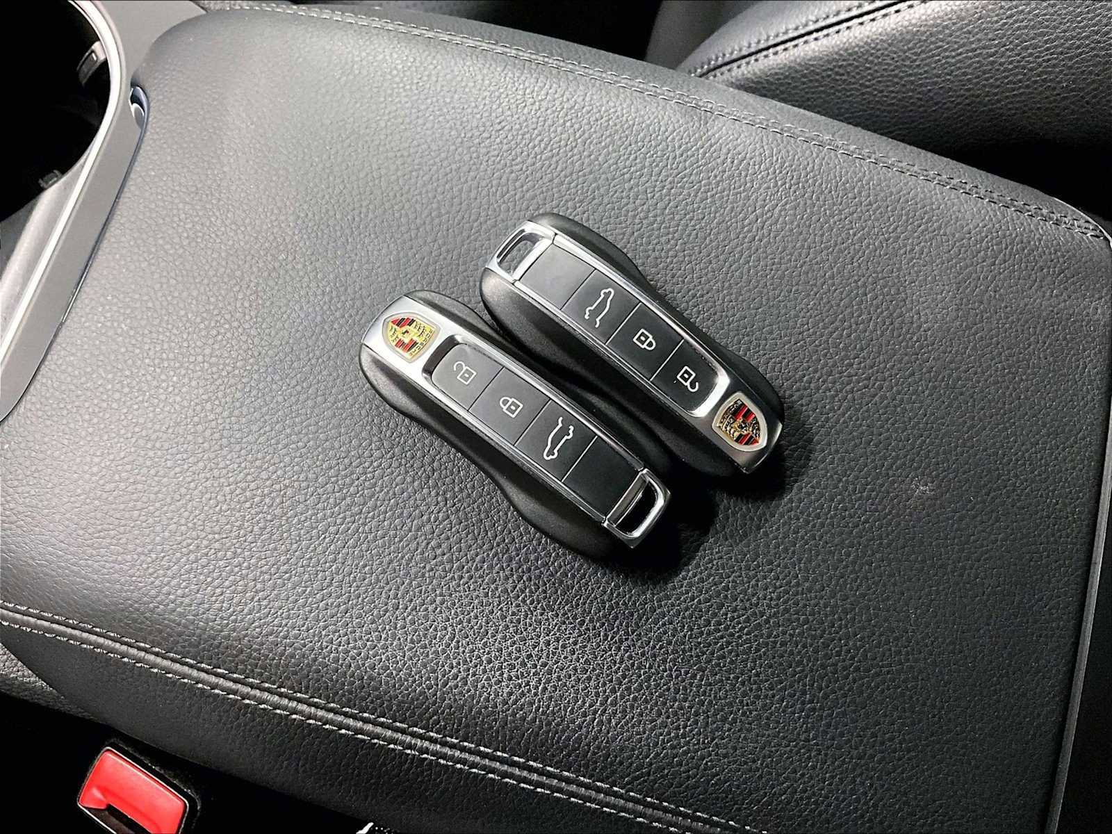 Used 2023 Porsche Cayenne image 39