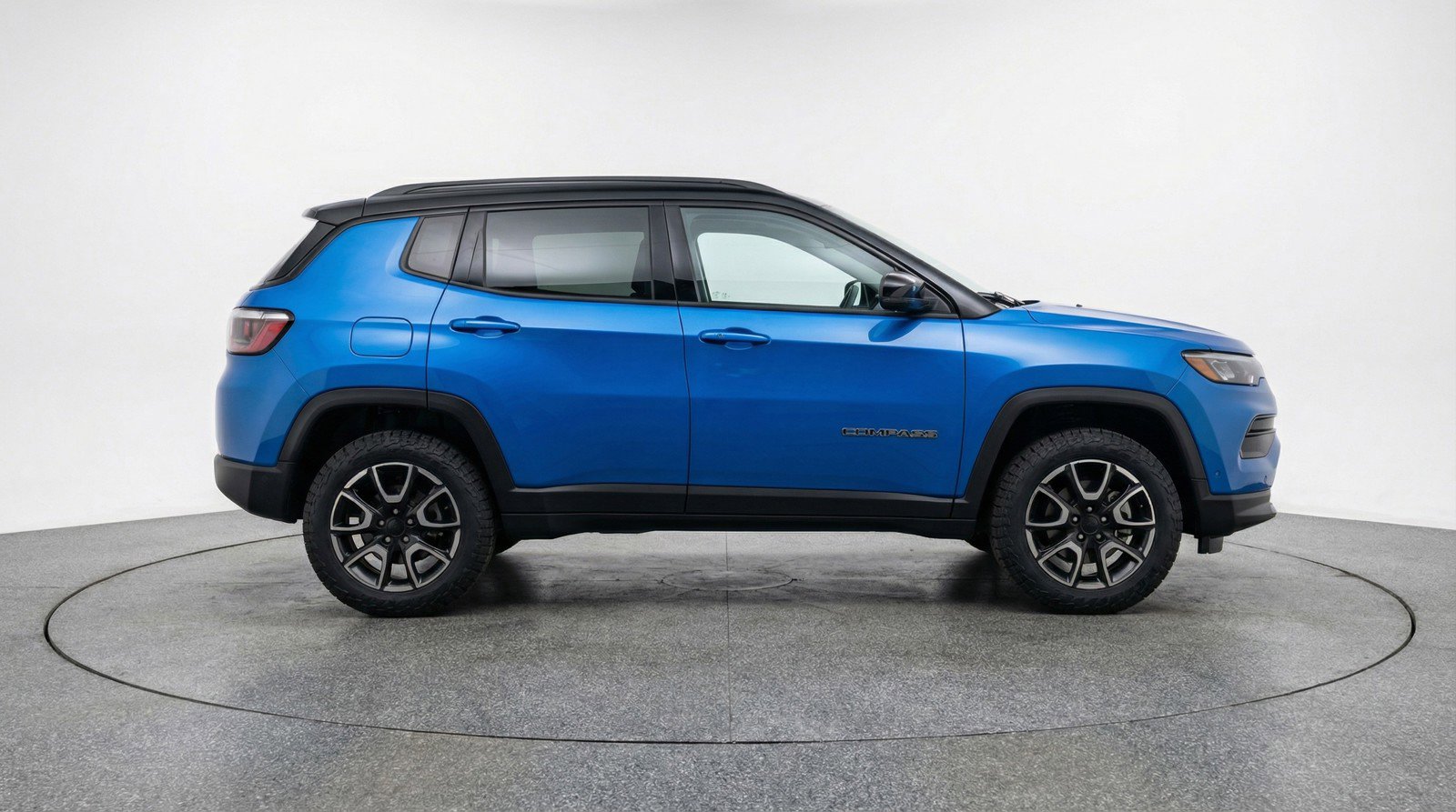 Used 2025 Jeep Compass Trailhawk image 11