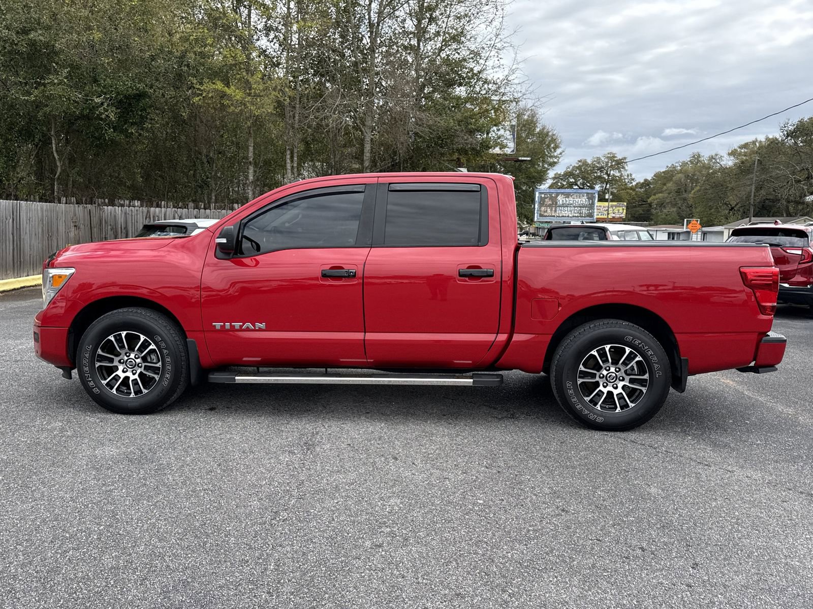 Used 2020 Nissan Titan SV w/ SV Convenience Package image 2