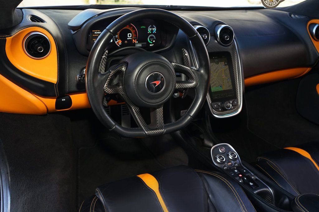 Used 2018 McLaren 570S Spider RWD image 10
