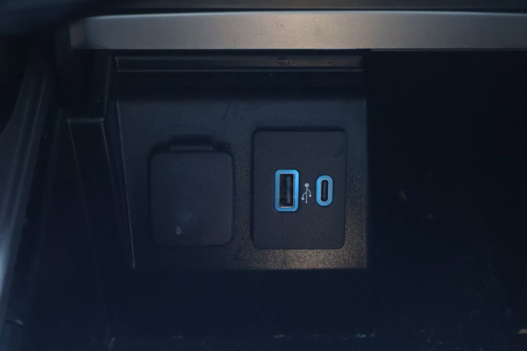 Used 2022 Ford Explorer XLT w/ Equipment Group 202A image 19