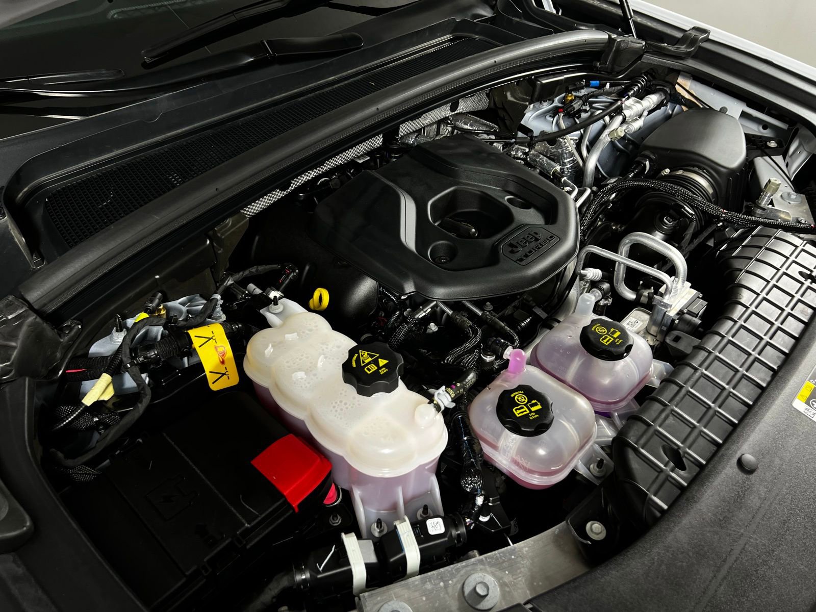 Used 2024 Jeep Grand Cherokee Trailhawk image 10