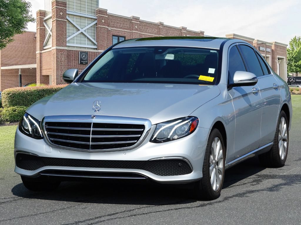 Used 2017 Mercedes-Benz E 300 4MATIC image 4