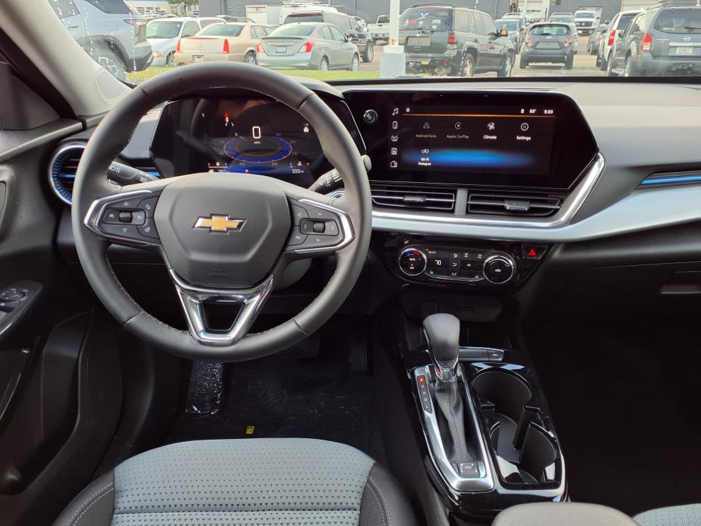 New 2025 Chevrolet Trax LT w/ LT Convenience Package FWD image 13
