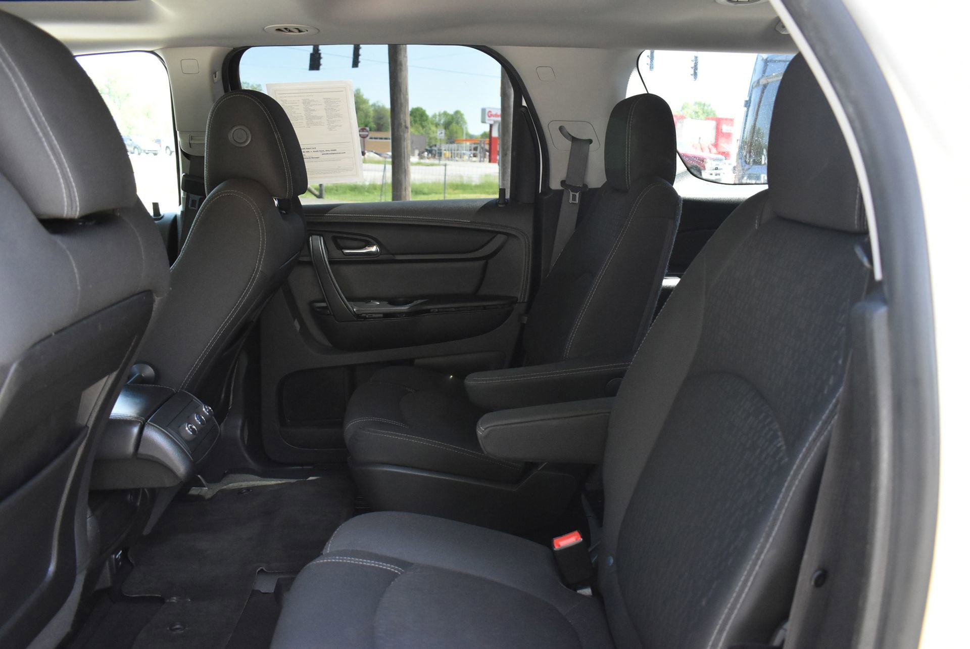 Used 2014 GMC Acadia SLE image 17