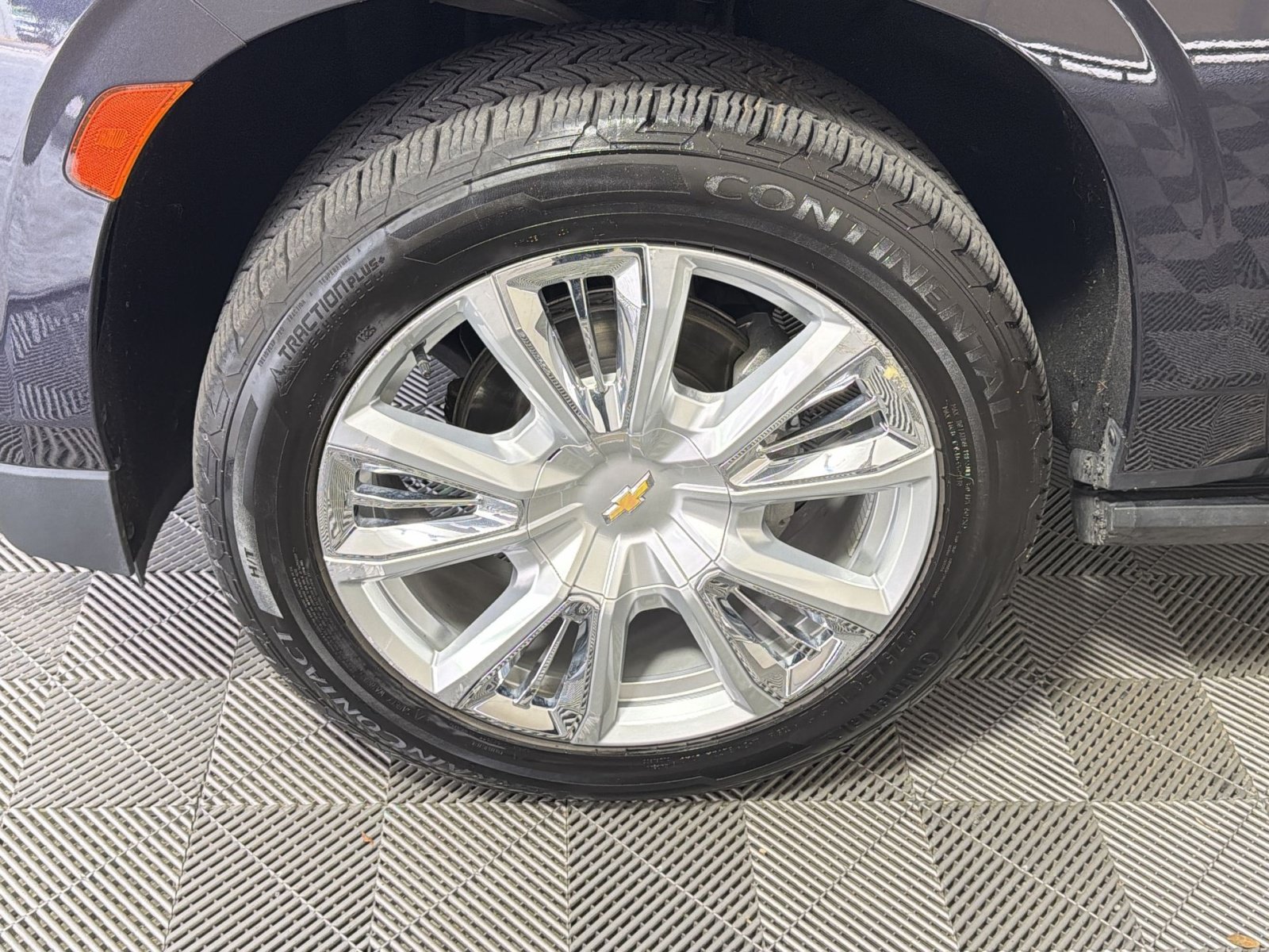 Used 2023 Chevrolet Suburban High Country AWD/4WD image 12