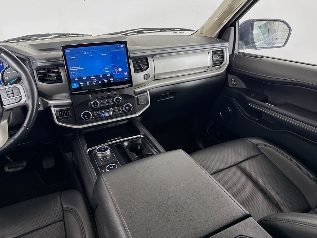Used 2022 Ford Expedition XLT image 28