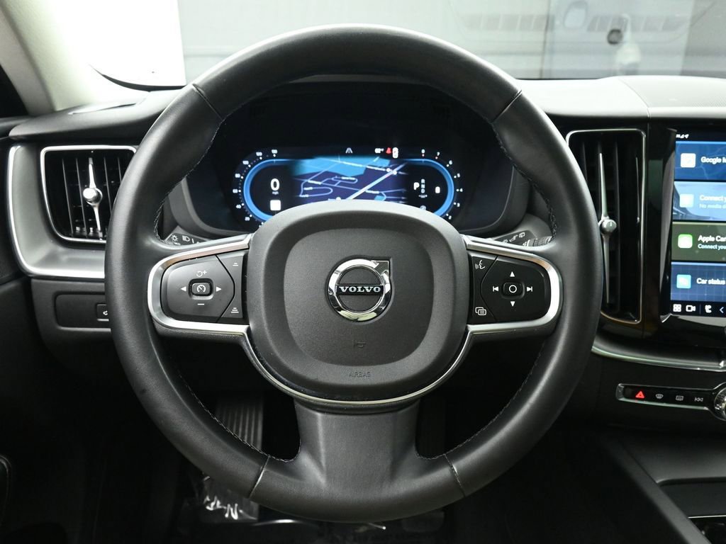 Used 2023 Volvo XC60 B5 Core image 25