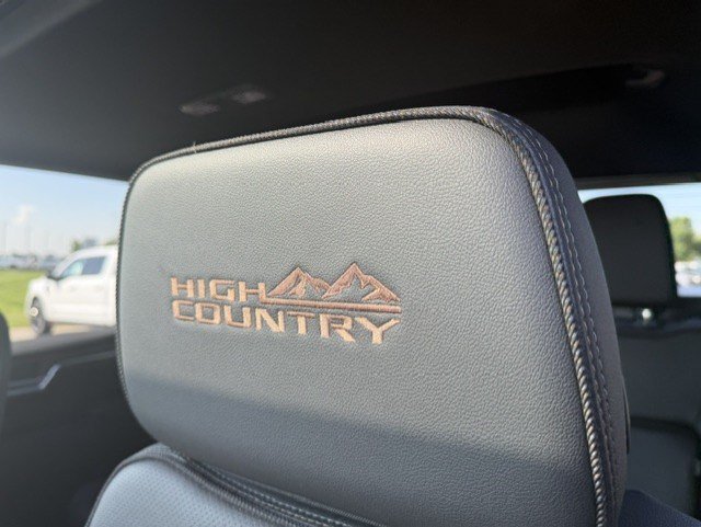 Used 2026 Chevrolet Silverado 1500 High Country w/ Technology Package AWD/4WD image 19