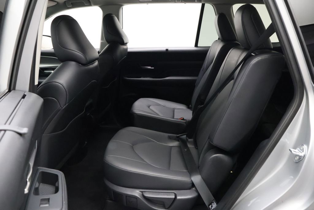 Certified 2025 Toyota Grand Highlander AWD image 19