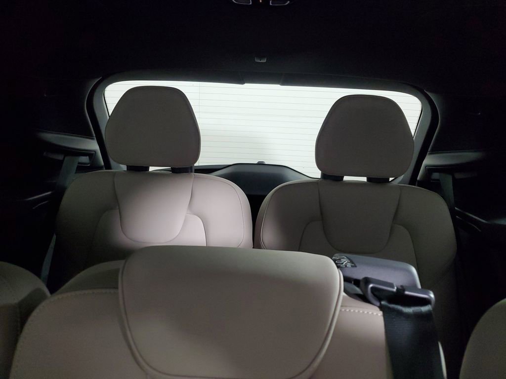 Certified 2026 Volvo XC90 B6 Plus w/ Protection Package Premier image 15