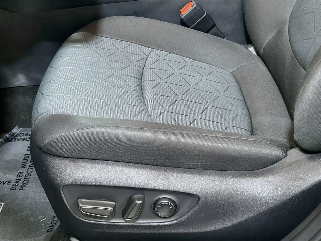 Used 2025 Toyota RAV4 XLE FWD image 17