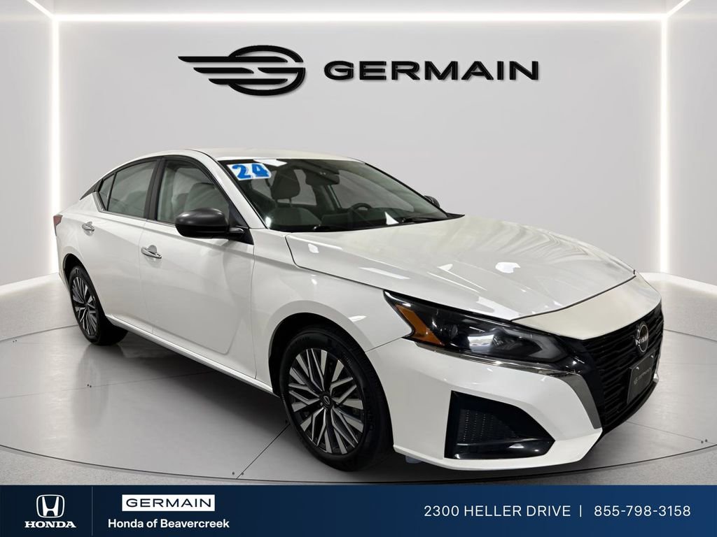 Used 2024 Nissan Altima 2.5 SV AWD/4WD image 2