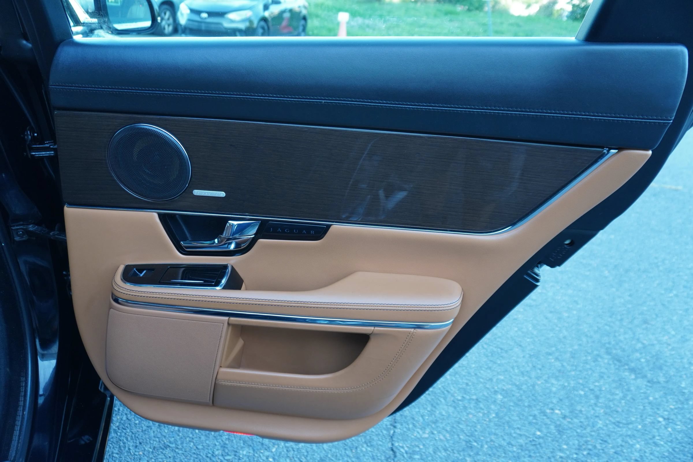 Used 2012 Jaguar XJ Supercharged RWD image 15