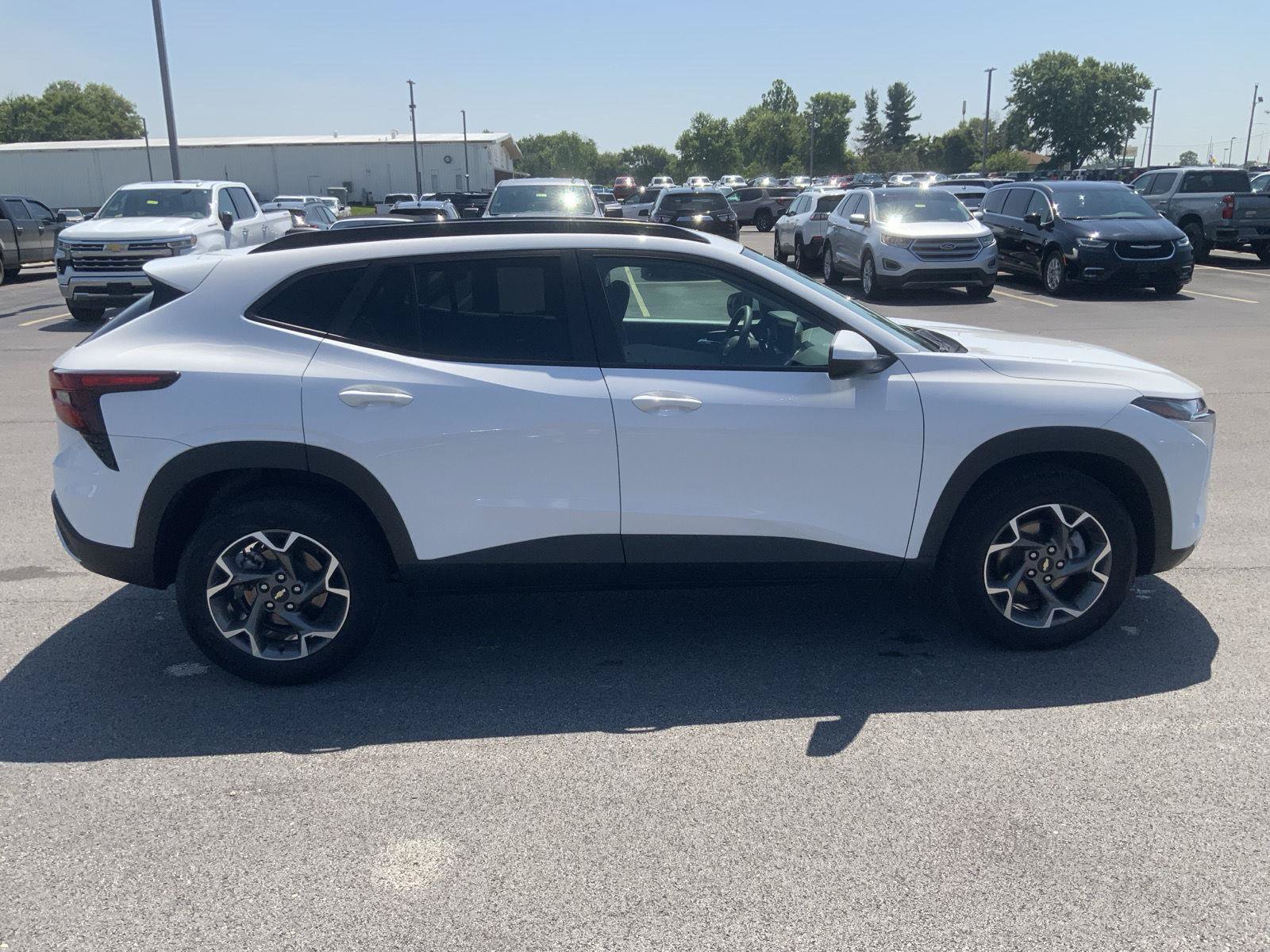 Used 2024 Chevrolet Trax LT FWD image 13