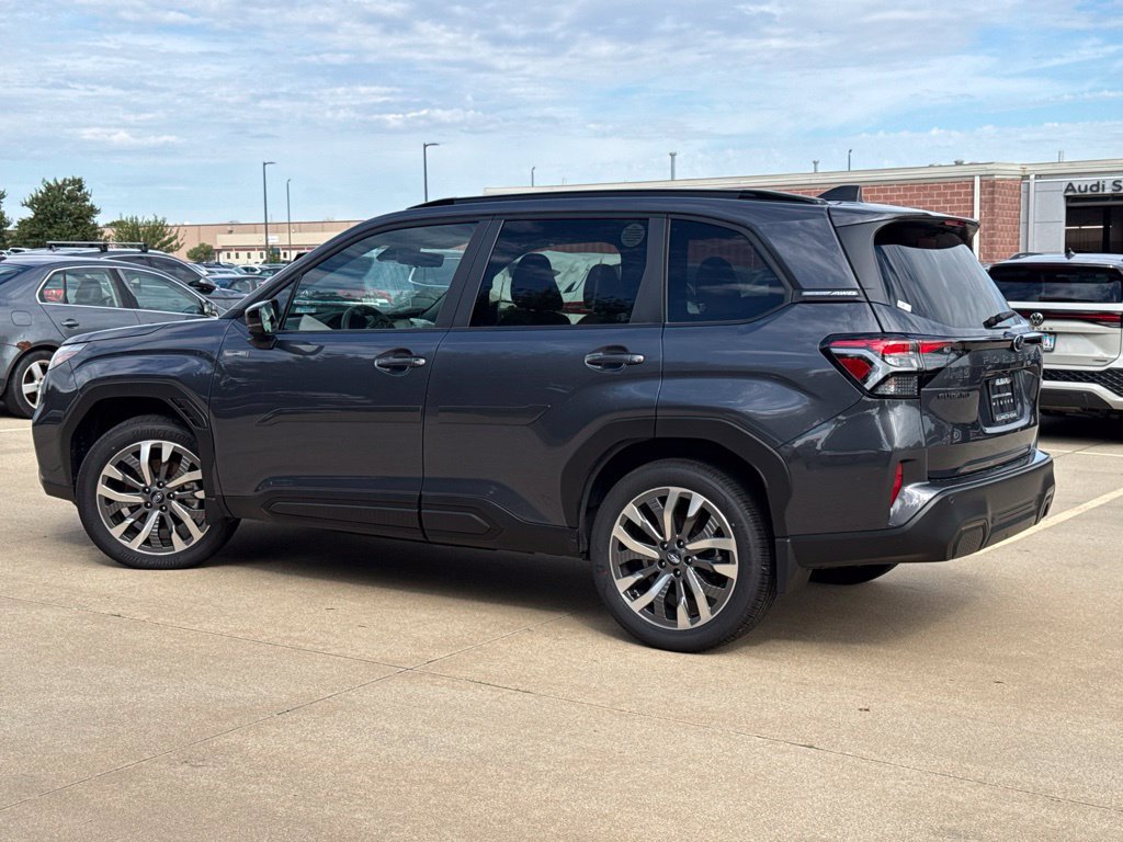 Used 2025 Subaru Forester Touring AWD/4WD image 3