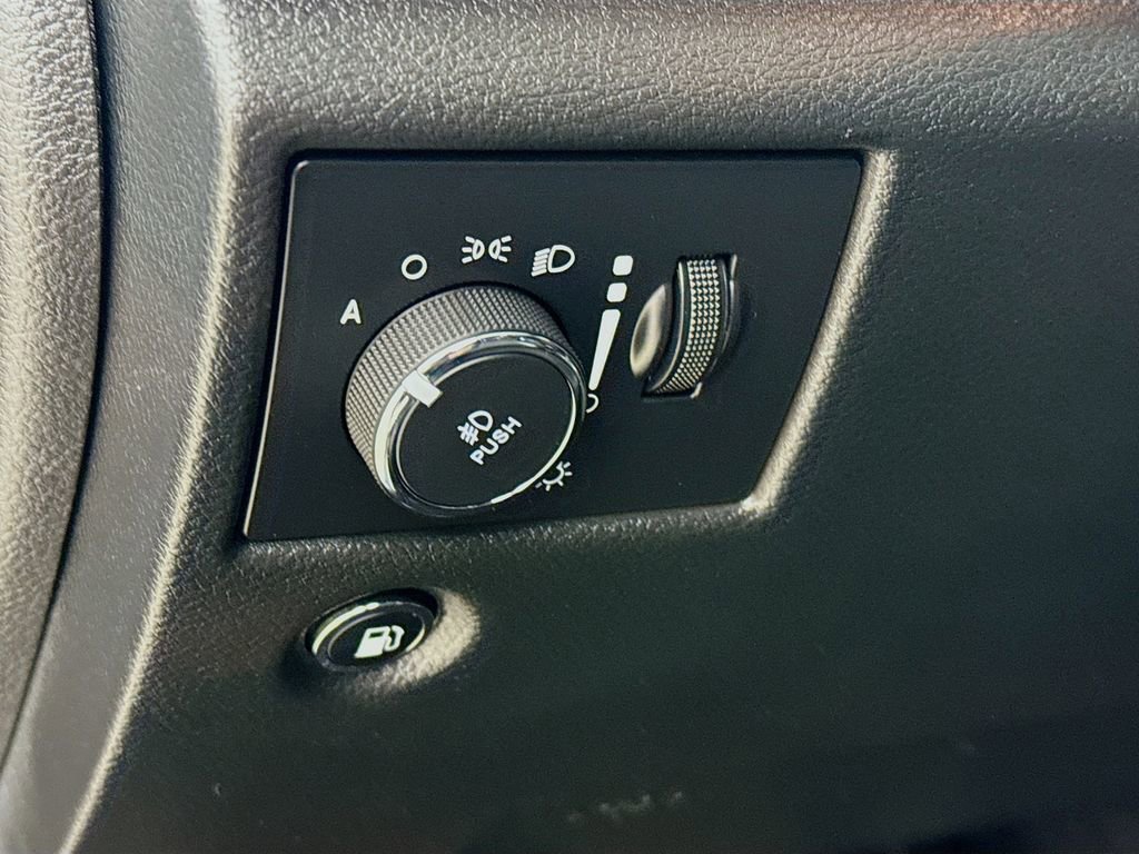 Used 2020 Jeep Grand Cherokee Limited w/ Luxury Group II image 12