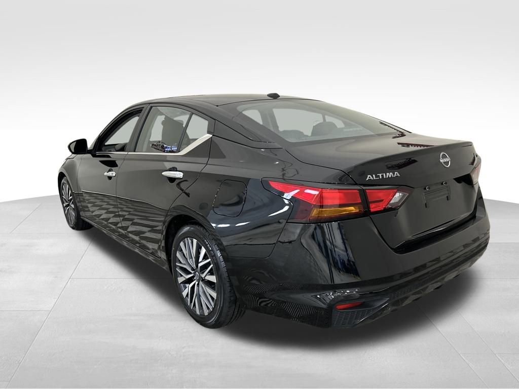 Used 2023 Nissan Altima 2.5 SV image 3