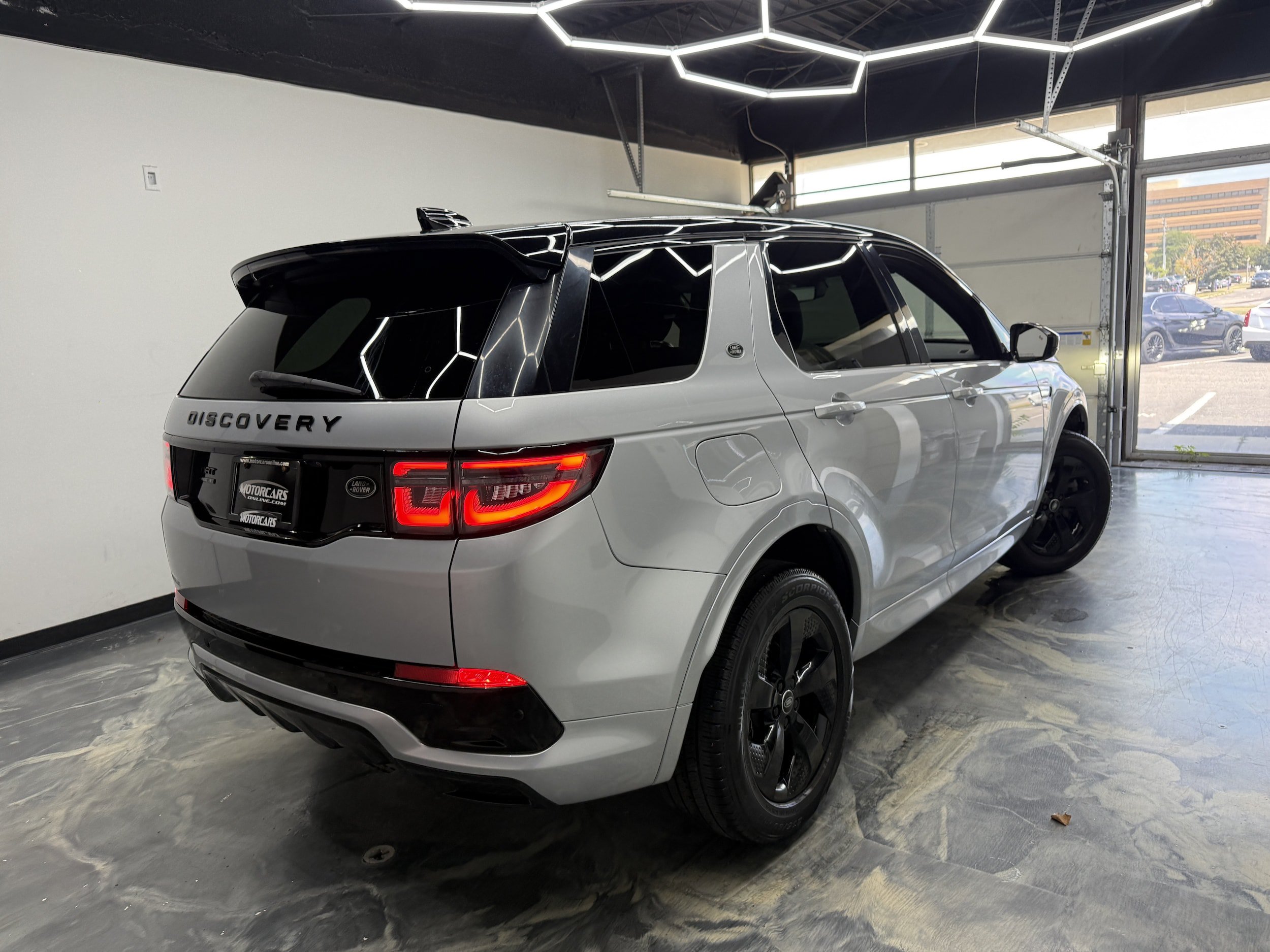 Used 2020 Land Rover Discovery Sport SE R-Dynamic AWD/4WD image 2