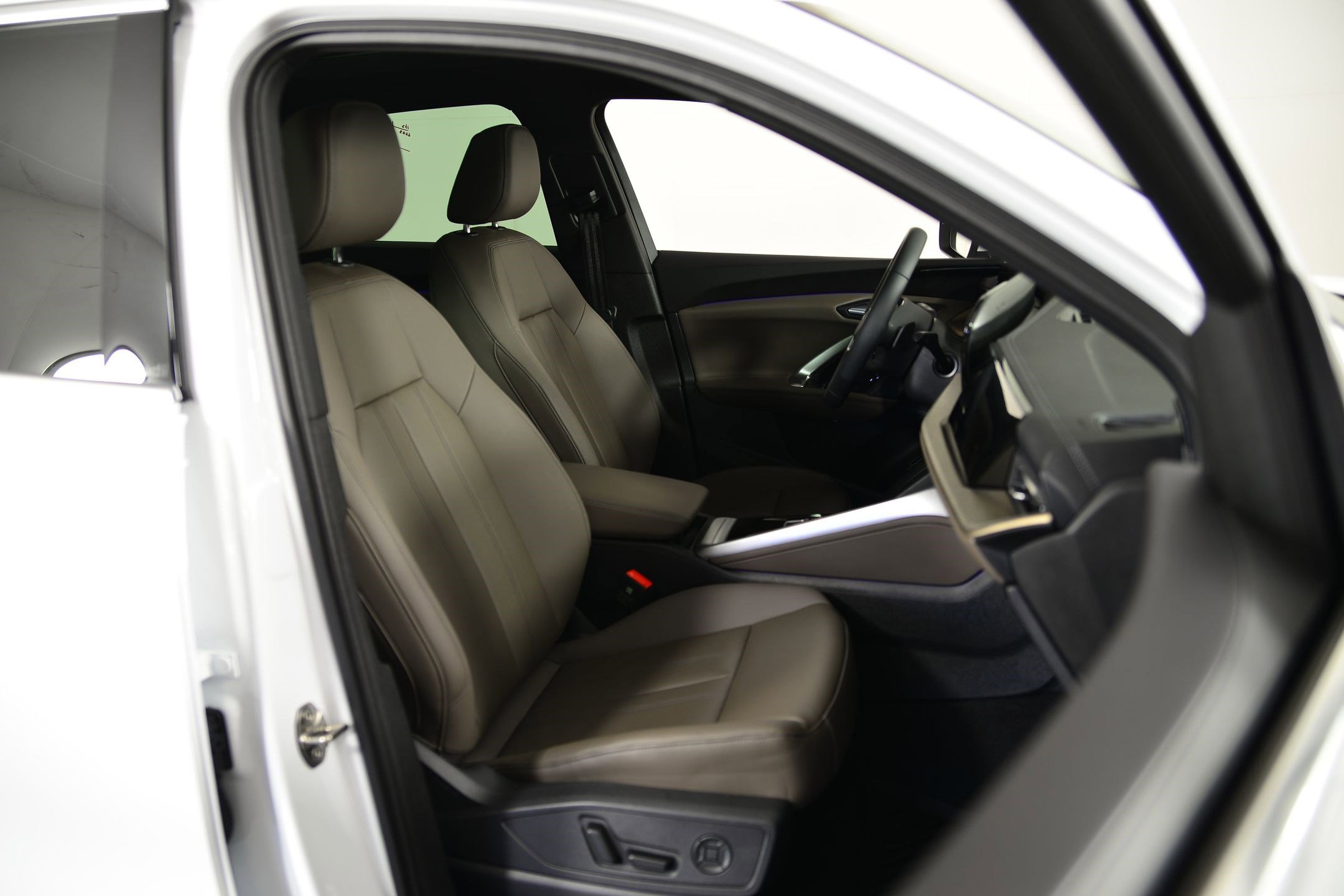 Certified 2025 Audi Q5 Premium w/ Convenience Package image 17