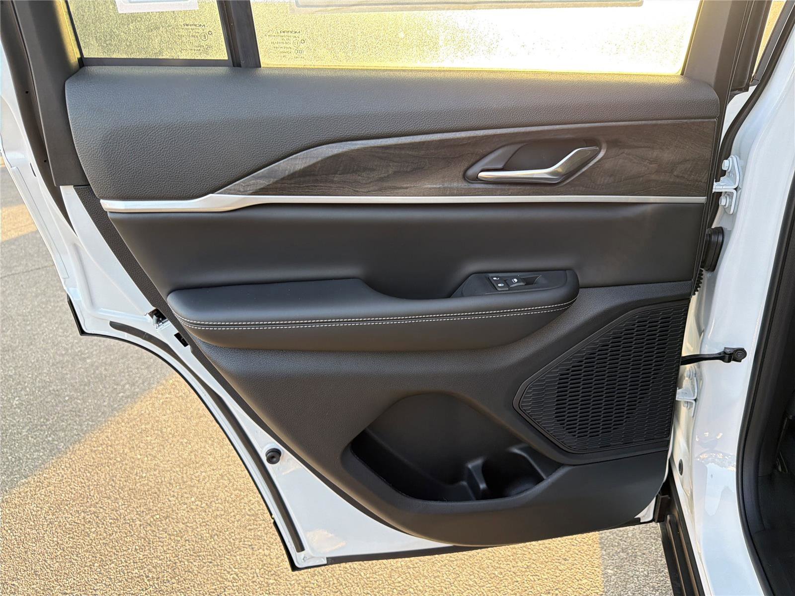 New 2025 Jeep Grand Cherokee Limited w/ Black Appearance Package image 23