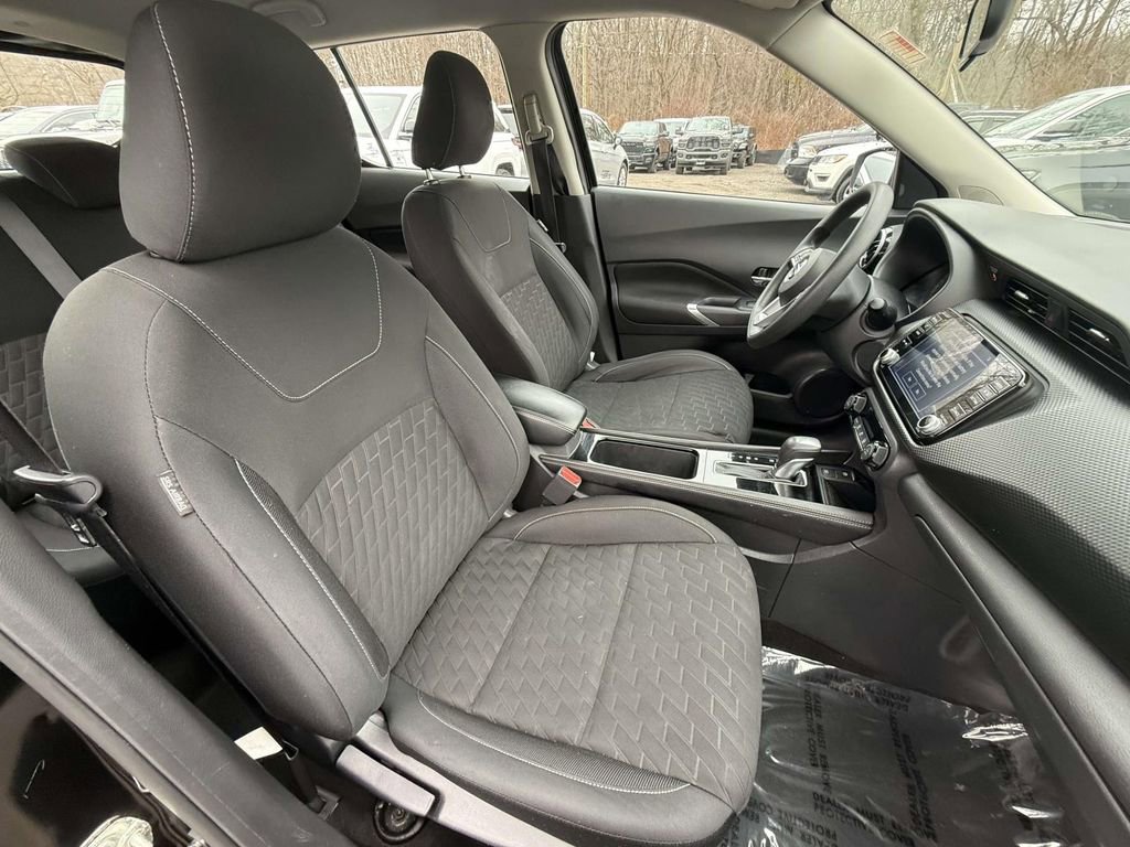 Used 2021 Nissan Kicks SV image 9