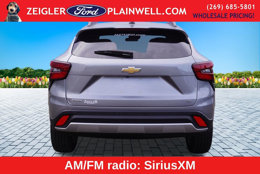 Used 2025 Chevrolet Trax LT w/ LT Convenience Package image 4