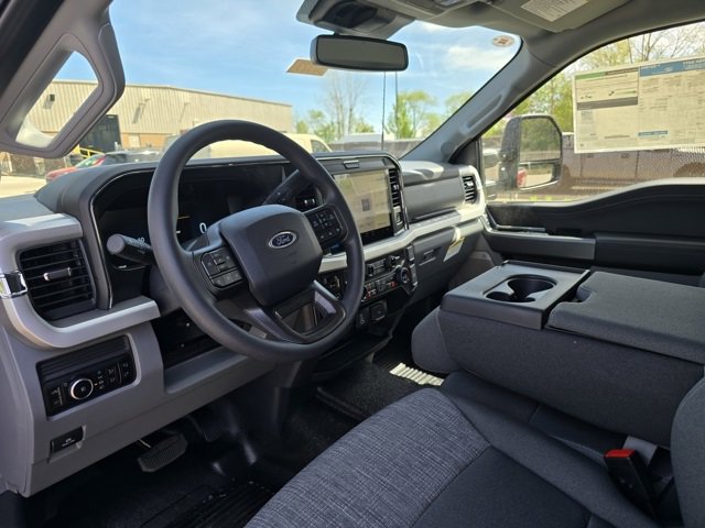 New 2025 Ford F350 XLT w/ Black Appearance Package image 12