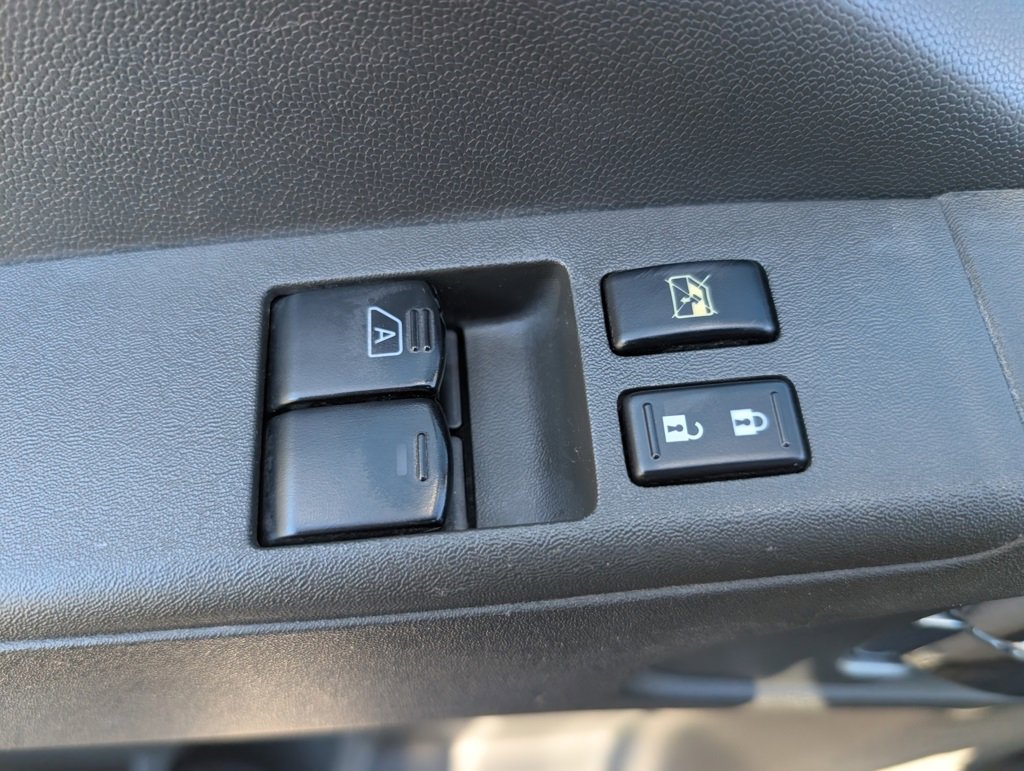 Used 2015 Nissan Frontier SV image 10