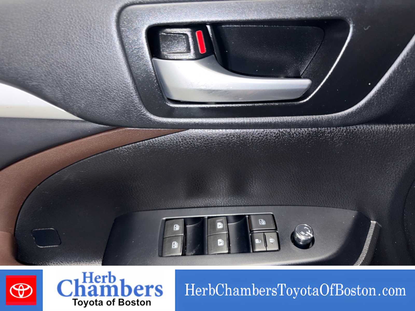 Certified 2017 Toyota Highlander XLE AWD/4WD image 13