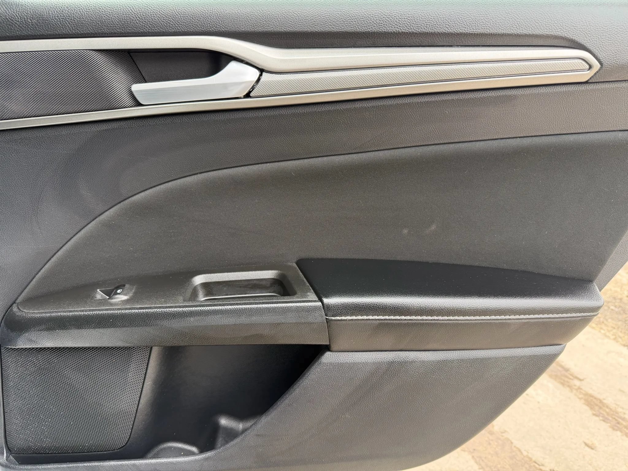 Used 2020 Ford Fusion SE image 9