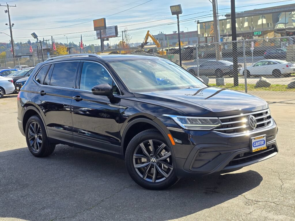 Used 2022 Volkswagen Tiguan SE w/ Panoramic Sunroof Package