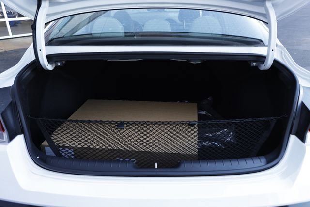 New 2025 Hyundai Elantra Limited image 4