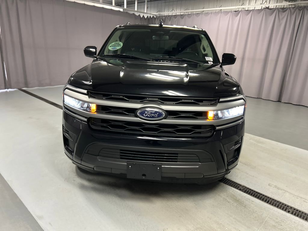 Used 2024 Ford Expedition Max XLT image 2