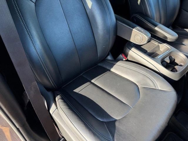 Used 2020 Chrysler Pacifica Touring-L AWD/4WD image 17