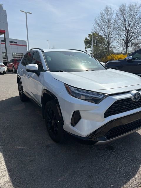Used 2024 Toyota RAV4 SE w/ Convenience Package image 2