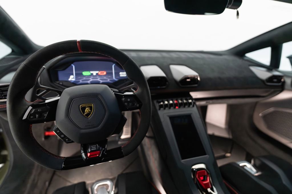 Used 2022 Lamborghini Huracan STO image 11