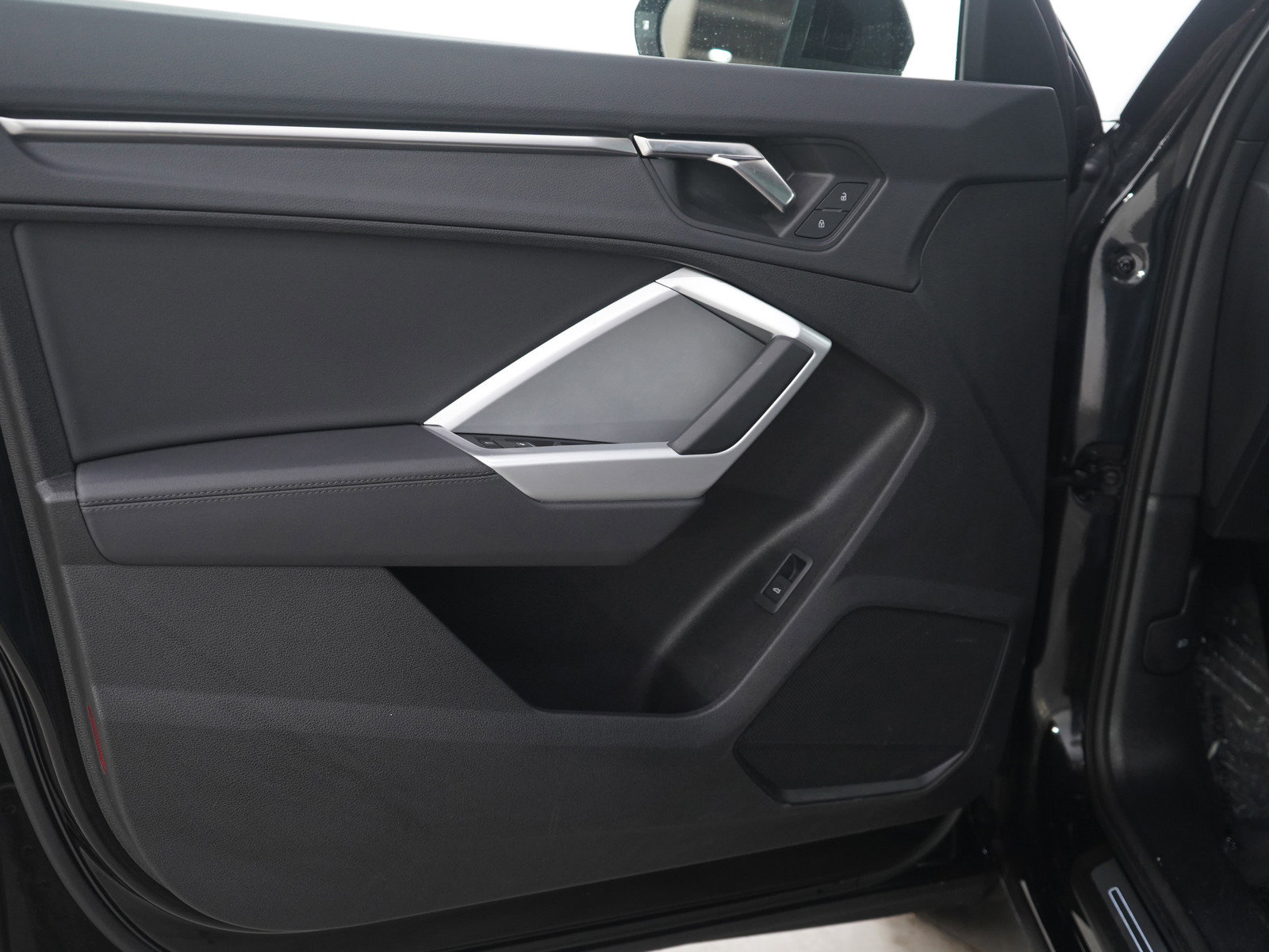 Used 2025 Audi Q3 2.0T Premium image 18