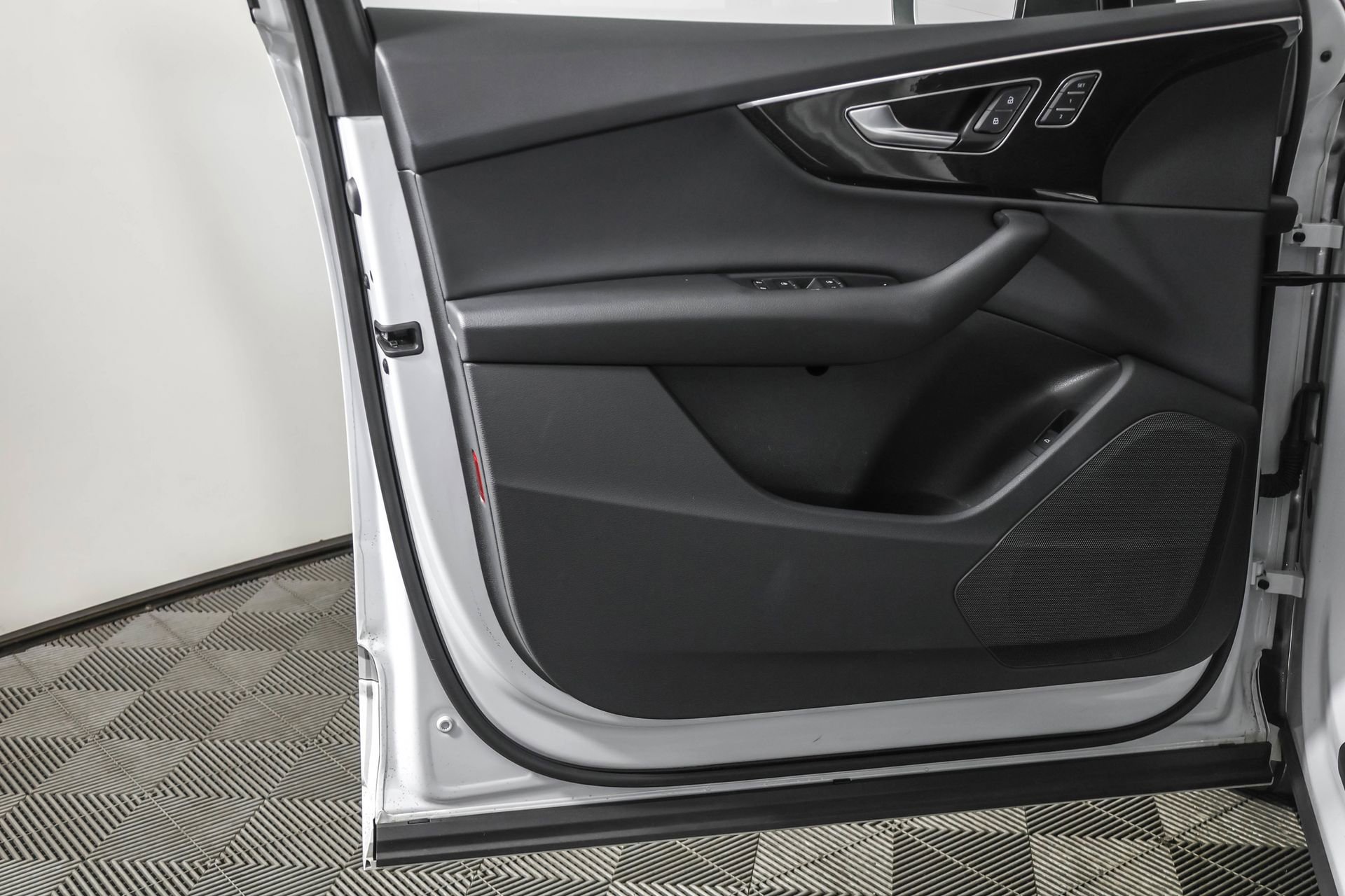 Used 2023 Audi Q7 3.0T Premium w/ Convenience Package image 35